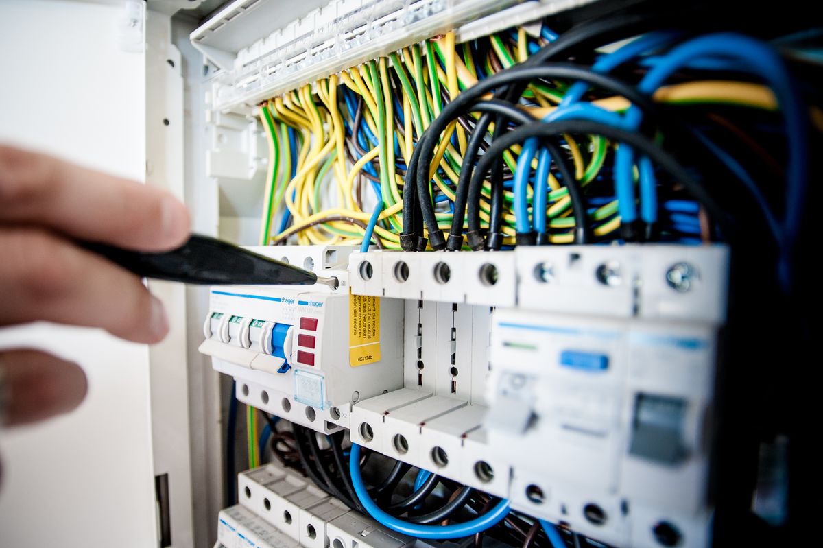 Painel e componentes de instalação elétrica